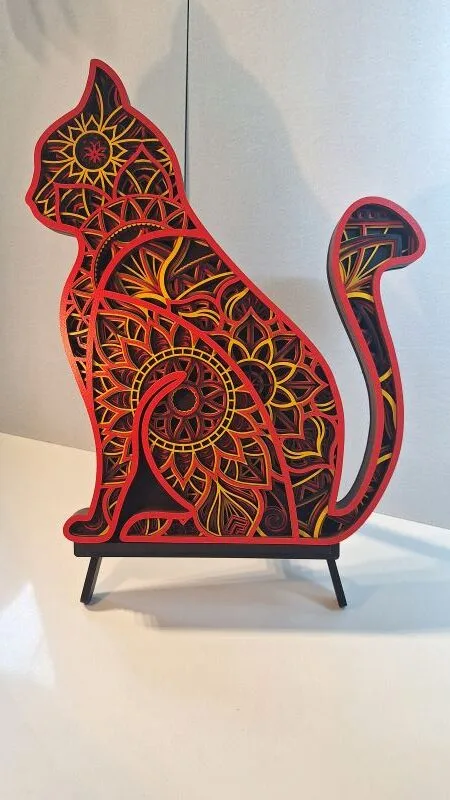 Chat mandala en bois gravé 6 couches couleur beige — décoration murale animalière belge