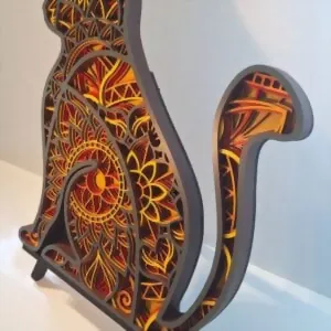 Chat mandala en bois gravé 6 couches modèle ola vue de côté — décoration murale