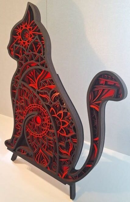 Chat mandala 6 couches rouge et noir