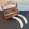 Panier de Pâques en bois personnalisé avec gravure "Joyeuses Pâques" et prénom. Idéal pour une première chasse aux œufs ou comme décoration.