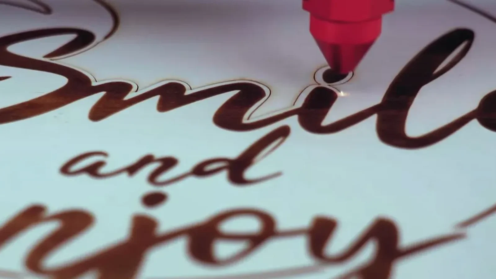 Découpe laser sur bois en Belgique – atelier Luxraywork Jodoigne