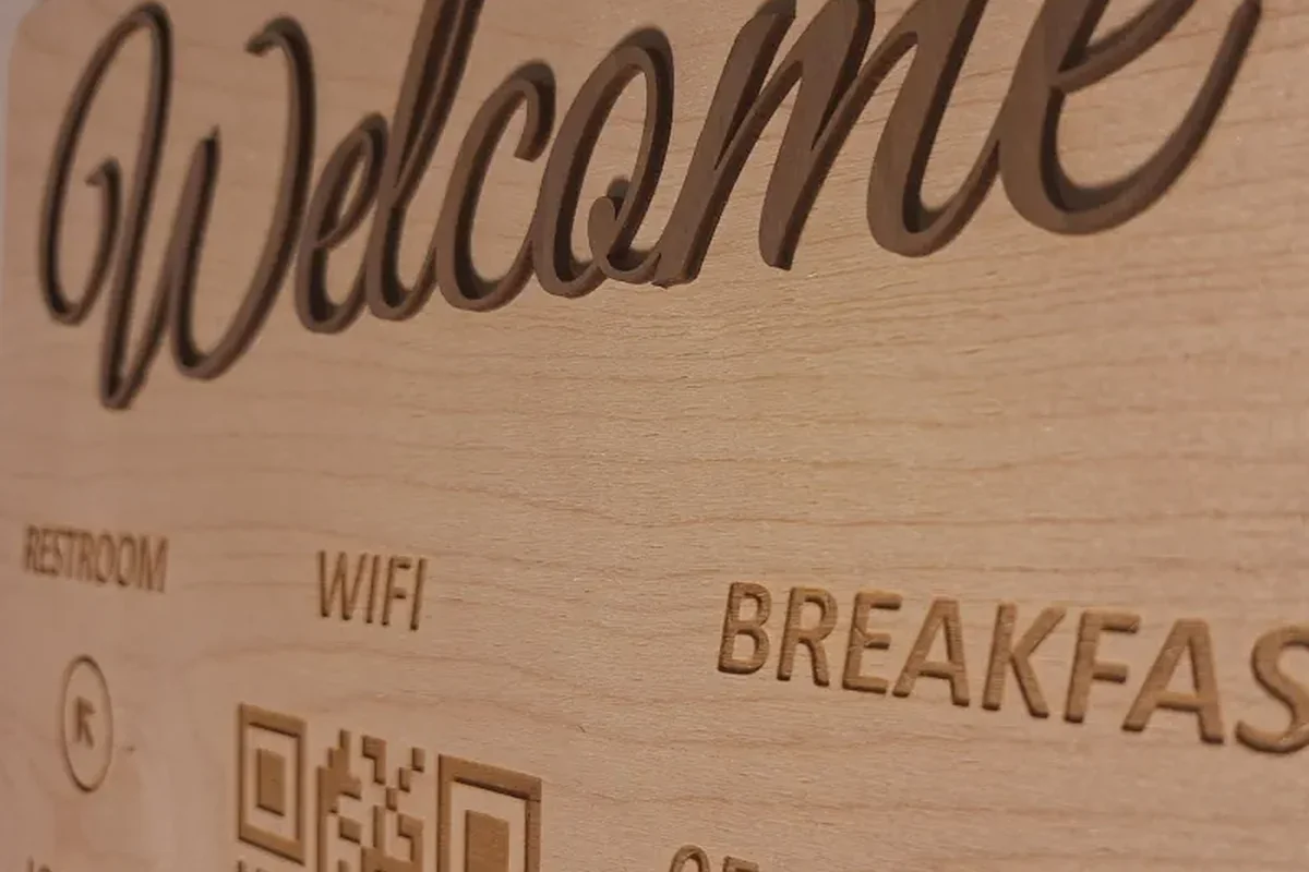 Menu horeca gravé au laser sur bois en Belgique