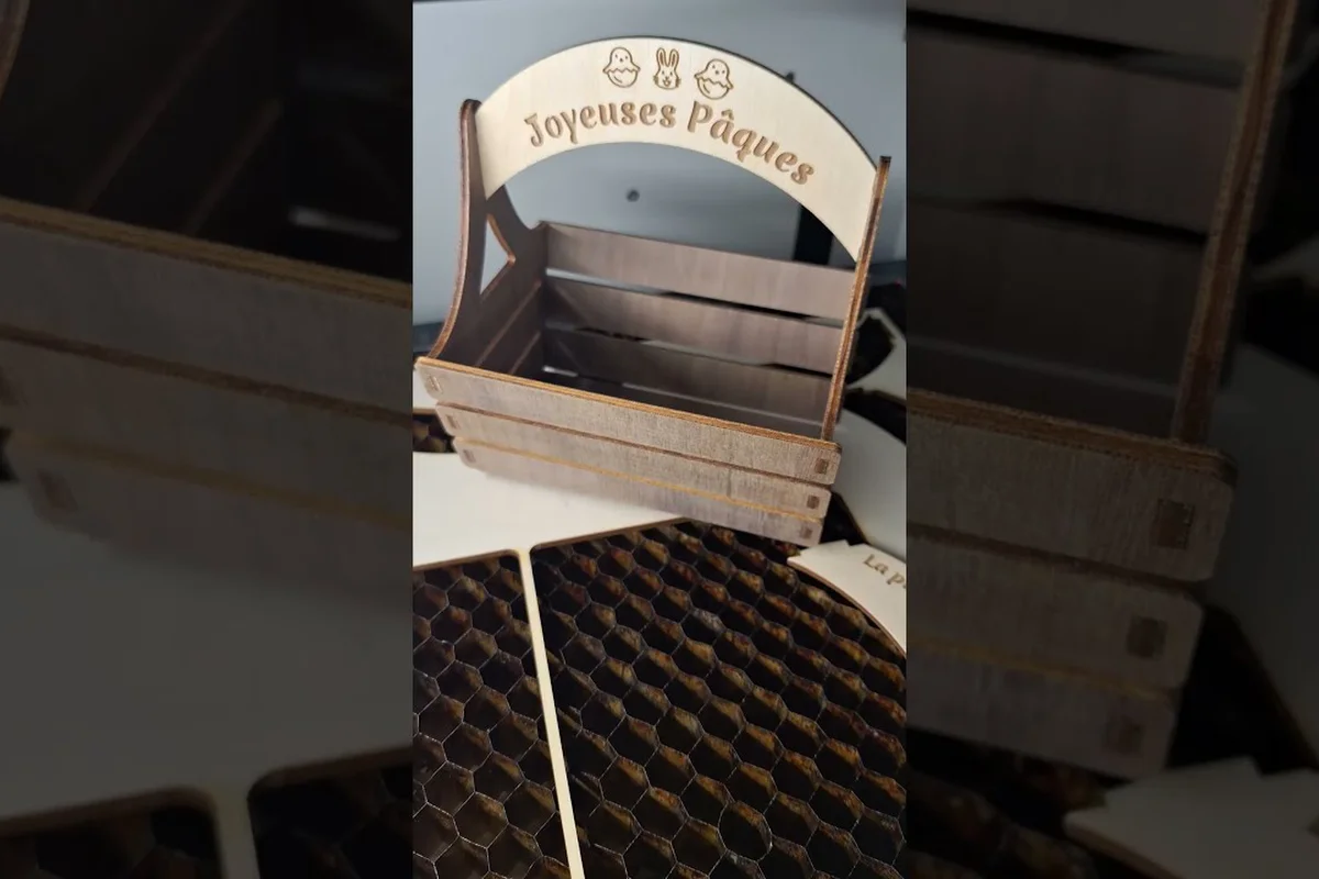 Laser CO2 Trotec Speedy 100 en train de découper du bois